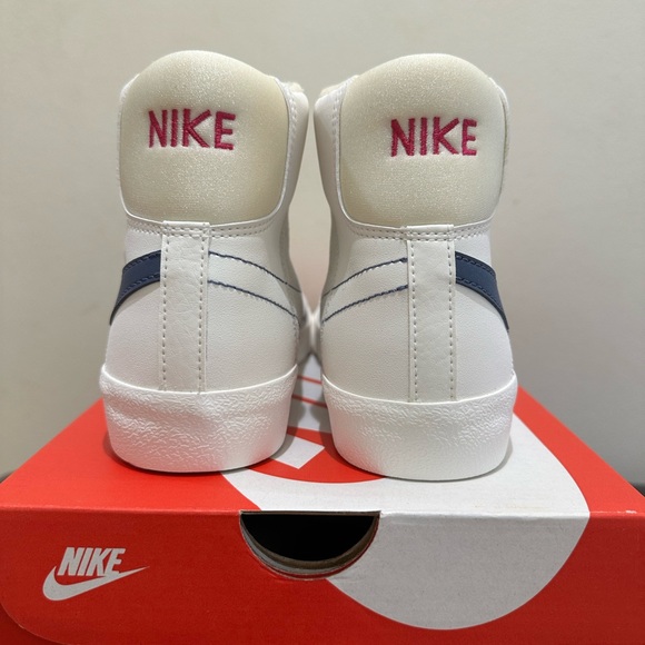 NIB Nike Blazer Mid '77 SNEAKERS SAIL/FIREBERRY/DIFFUSED BLUE 6Y == Women 7.5 - Picture 7 of 7